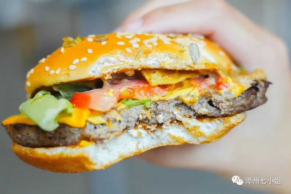 汉堡签下巴西新锋，期待其为球队带来进球的简单介绍